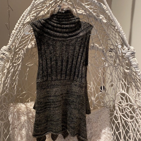 Beautiful vest - Picture 3 of 4